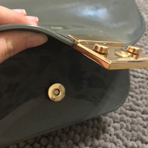 SMALL SHINY GRAY HANDBAG ONE SLOT AND CLOSING CLIP - Picture 4 of 11